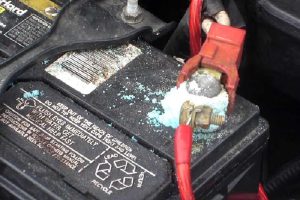 دلیل سولفاته شدن باطری ماشین و راه‌های جلوگیری از آن