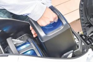 دلیل خوابیدن باتری موتور طرح کلیک + 4 روش رفع مشکل